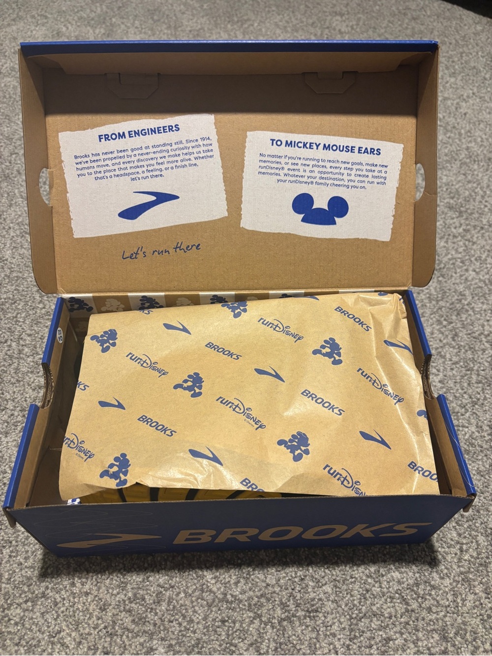 Brooks Women’s Ghost17 RunDisney Mickey Mouse (9) - Picture 6 of 7